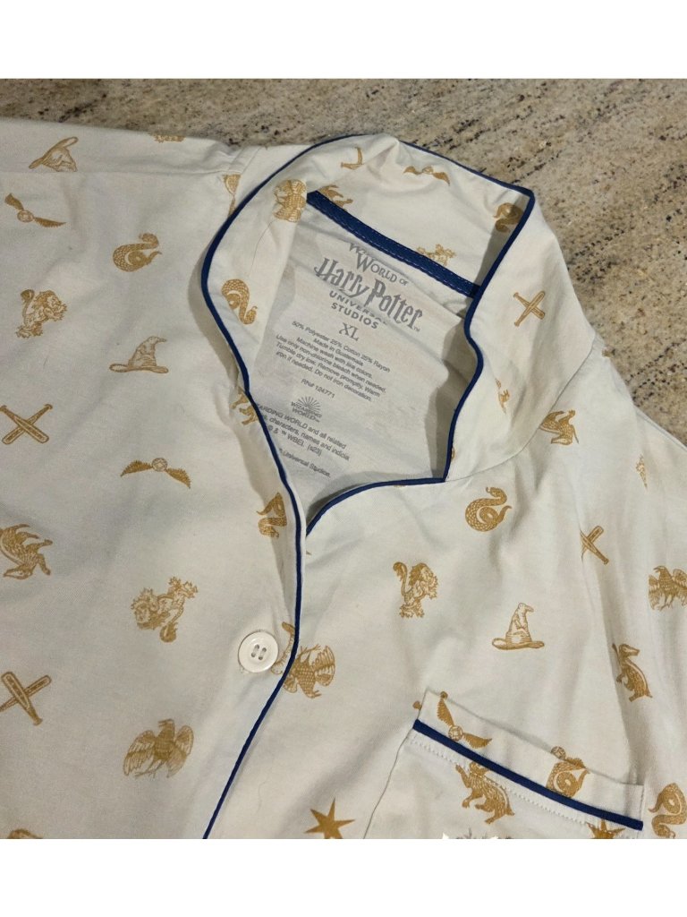 Wizarding World Of Harry Potter Women's Xl Button-Up Collared Pajama Top Crest — image 8 of 8